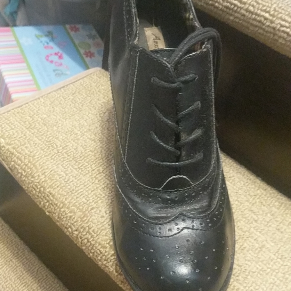 Heels - Picture 2 of 3